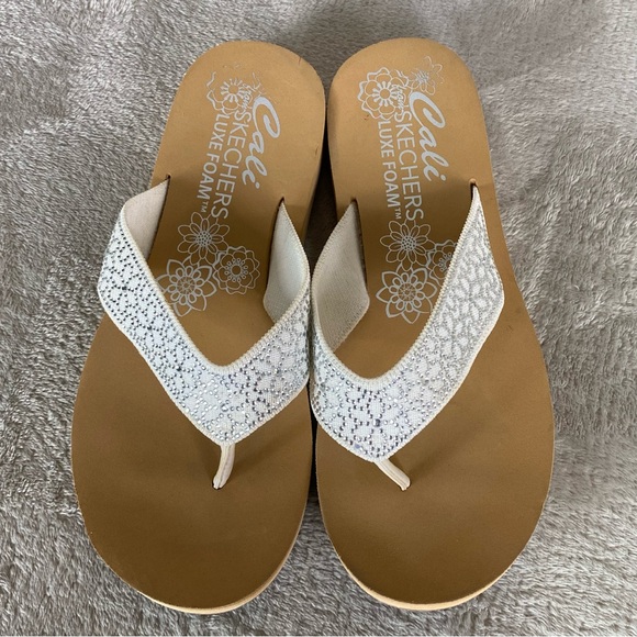 Skechers Cali Summers Sandals Flip Flop Womens Size 8 White Tan Rhinestone Foam - Picture 8 of 10